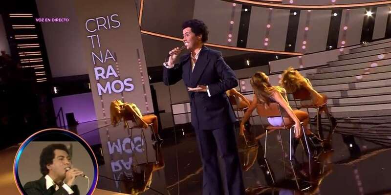 Cristina Ramos durante su actuación imitando a José Vélez (Foto TA)